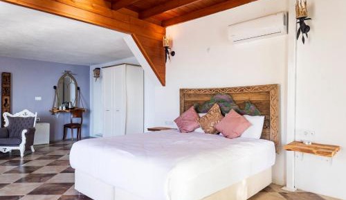 Deluxe Queen Suite
