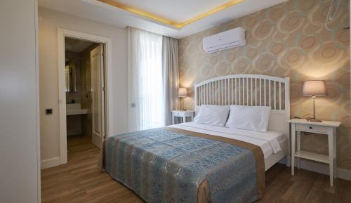 Suite with Garden View