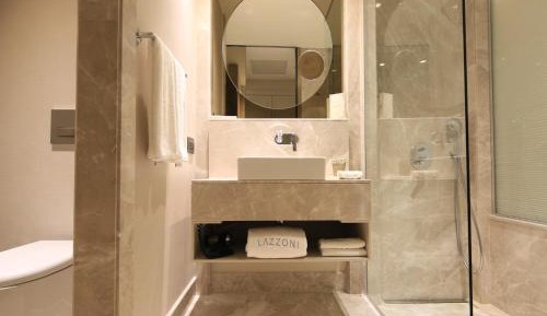 Deluxe King Room with Park View