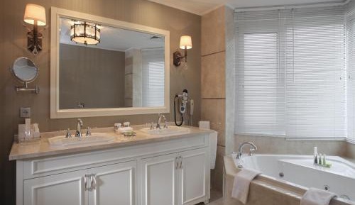 Corner Suite
