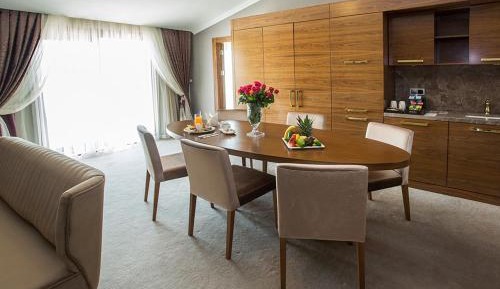 Presidential Suite with One Queen Bed and Twin Beds - Sea View - Non-Smoking
