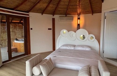 Sapanca Villa | Villa with Pool, Backyard and Jacuzzi in Sapanca
