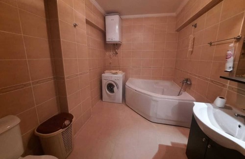 Didim Apartment | Lovely 2-Bed Apartment three communal pool Didim