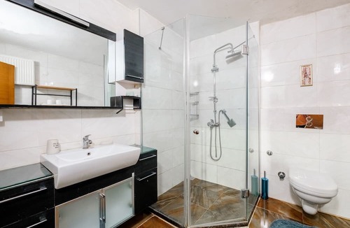 Besiktas Apartment | Near Ciragan Palace: 2-Min Walk