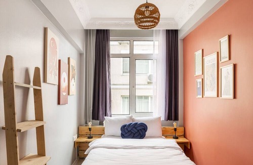 Nisantasi Apartment | Bohemian Flat in Nisantasi with Central Location