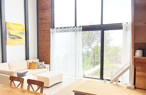 Sapanca Villa | This stylish accommodation is perfect for group travel.