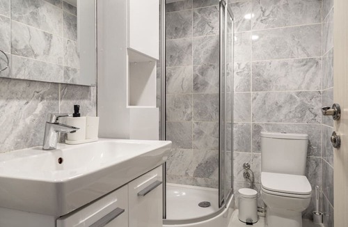 Bostanci Apartment | Modern Flat w Balcony 5 min to Bagdat Ave