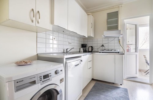 Bostanci Apartment | Modern Flat w Balcony 5 min to Bagdat Ave