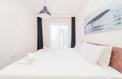 Kepez Apartment | Superb Flat with Shared Pool in Kepez