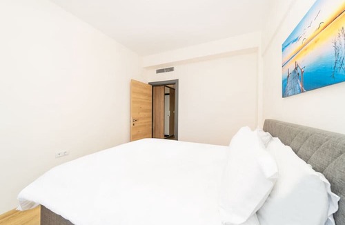 Kepez Apartment | Nifty Flat with Shared Pool in Kepez