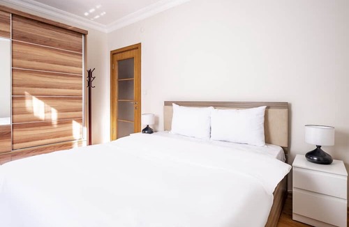 Maltepe Apartment | Convenient Flat w Balcony 7 min to IKEA