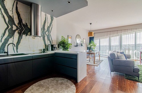 Beyoglu Apartment | Centrally Located Flat with Balcony in Beyoglu