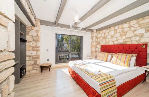 Kaleici Apartment | Authentic Flat with Garden 5 min to Beach