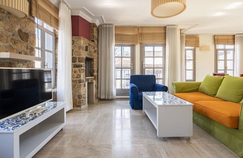 Kaleici House | Glamorous Flat with Jacuzzi near Hadrian's Gate