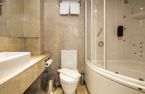 Kaleici House | Glamorous Flat with Jacuzzi near Hadrian's Gate