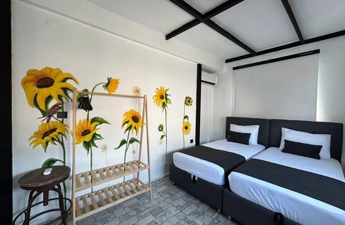 Fatih House | Terrace Suite with Sea View near Tram in Fatih