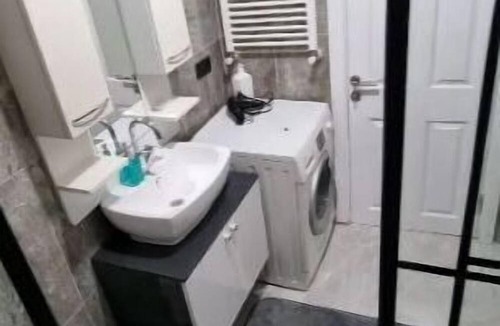 Tarabya Mahallesi Apartment | Koruya ve sahile yakın aile dairesi.