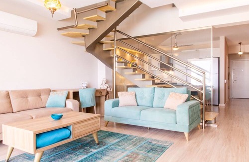 Kusadasi City Centre Apartment | Spacious Flat with Pool in Kusadasi