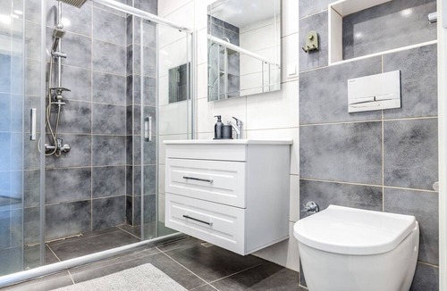 Bostanci Apartment | Elegant Flat Orchard Ave, 7 Min to Beach