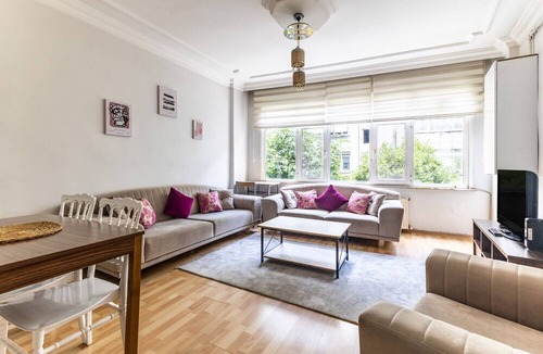 Besiktas Apartment | Chic Flat w Balcony 5 min to Dolmabahce Palace
