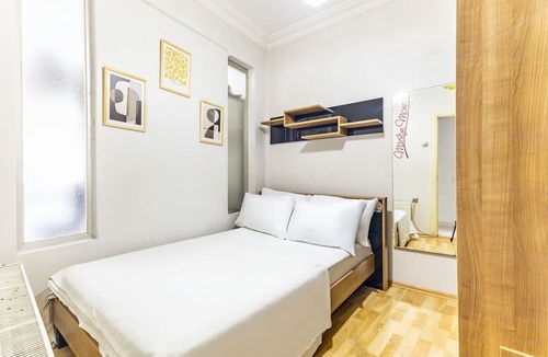 Besiktas Apartment | Chic Flat w Balcony 5 min to Dolmabahce Palace