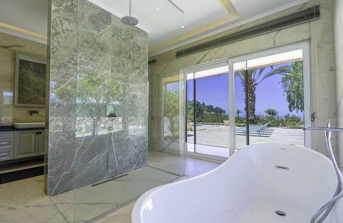 Demirtas Villa | Villa w Sea View Terrace and Pool 5 min to Beach