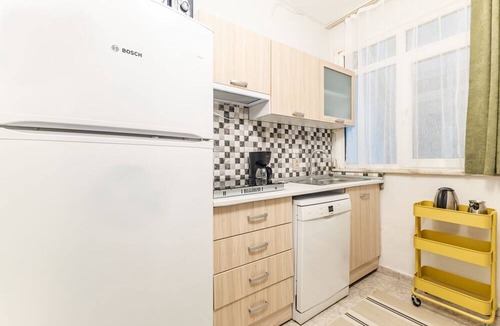 Osmanbey Apartment | Chic and Roomy Flat Near City's Nisantasi Mall