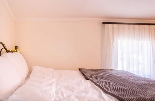Urla Apartment | Minimalist and Rooftop Flat with Terrace in Izmir