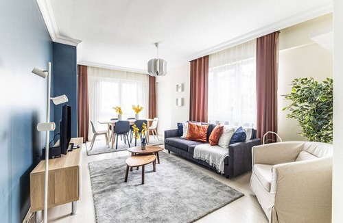 Bostanci Apartment | Stylish Sea View Flat on Bagdat Avenue in Bostanci