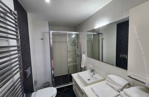 Taksim Apartment | Downtown İstanbul Taksim, family suit, pool, sauna gym internet Netflix