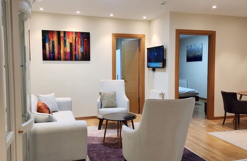Taksim Apartment | Downtown İstanbul Taksim, family suit, pool, sauna gym internet Netflix