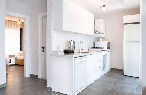 Akbuk Apartment | Sea View Flat with Shared Pool 5 min to Beach