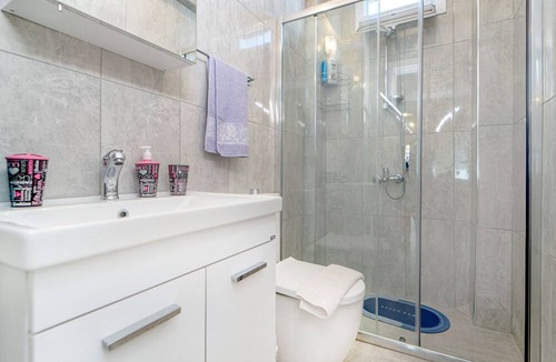 Turgutreis City Center Apartment | Flat w Balcony Garden 3 min to Beach in Bodrum