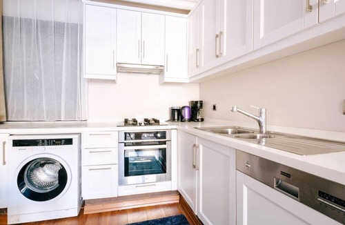 Galata Apartment | Cozy Retreat with Balcony 2 min to Galata Tower