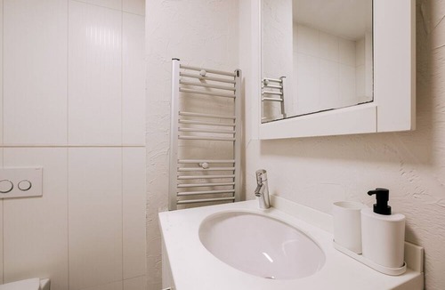 Galata Apartment | Cozy Retreat with Balcony 2 min to Galata Tower