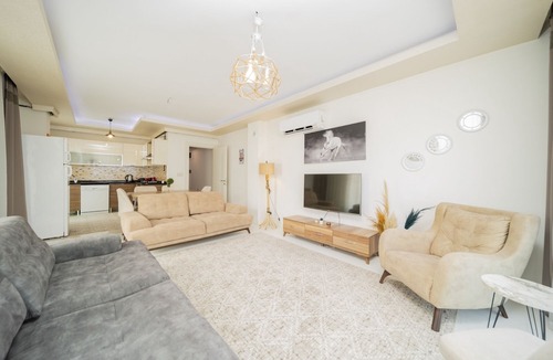 Eski Lara Apartment | Charming Flat w Balcony 3 min to Beach