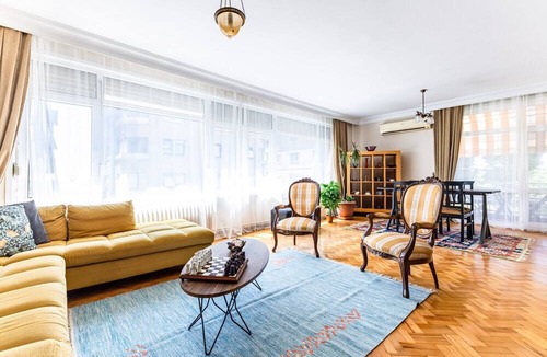 Moda Apartment | Spacious Flat w Balcony 3 min to Kadikoy Square