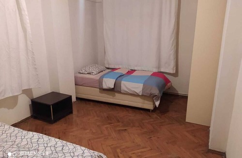 Uskudar Apartment | Üsküdar square near metro house