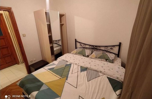 Uskudar Apartment | Üsküdar square near metro house