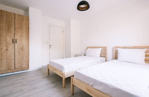 Bodrum City Center Apartment | Comfy Flat w Patio 3 min to Beach in Bodrum