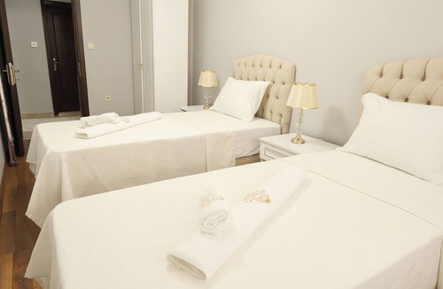 Kaymakli Apartment | فكرنا في راحتك في غرفنا المطلة على البحر والمدينة.