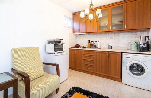 Koycegiz Apartment | Vacation Flat w Garden Patio BBQ in Dogusbelen