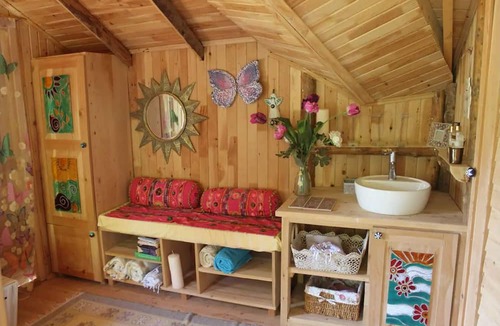 Duger Cottage | The Magic Faraway Treehouse with 3 bedrooms