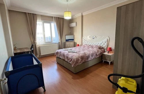 Gaziosmanpasa Apartment | Apartment with Golden Horn View
