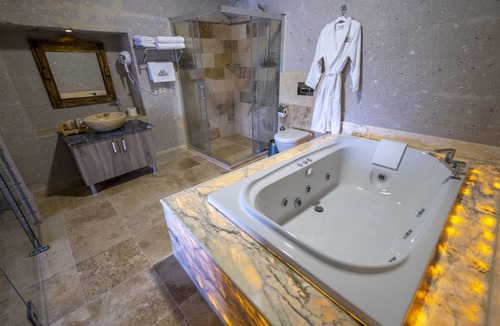 Cavusin Hotel | Underground Cave Suites