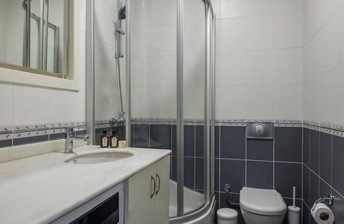 Bebek Apartment | This apartment is a 2 bedroom(s), 1 bathrooms, located in Beşiktaş, İstanbul.