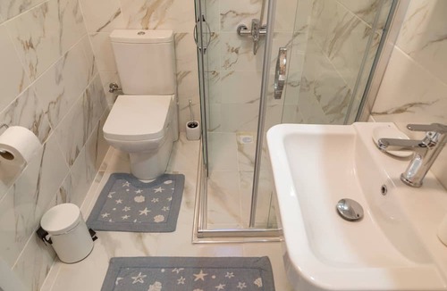Bakırkoy Apartment | Stylish & Comfy in the City Center