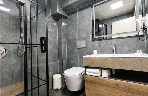 Sivrice Hotel | Elazığ Mavigöl Otel