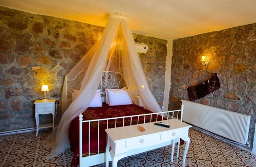 Dikili Hotel | Gülnar Sultan Taş Konak