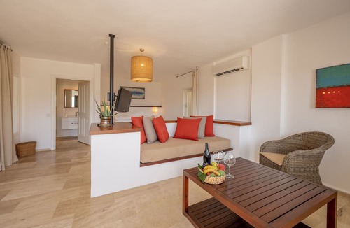 Yalikavak Hotel | 4Reasons Hotel And Bistro | 12+
